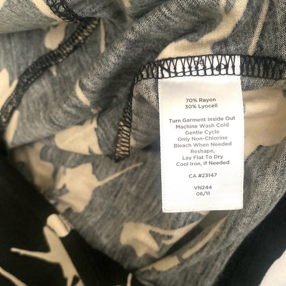 Talbots Wrap Blouse Small Cream Black Floral Flutter Sleeves - Picture 6 of 6